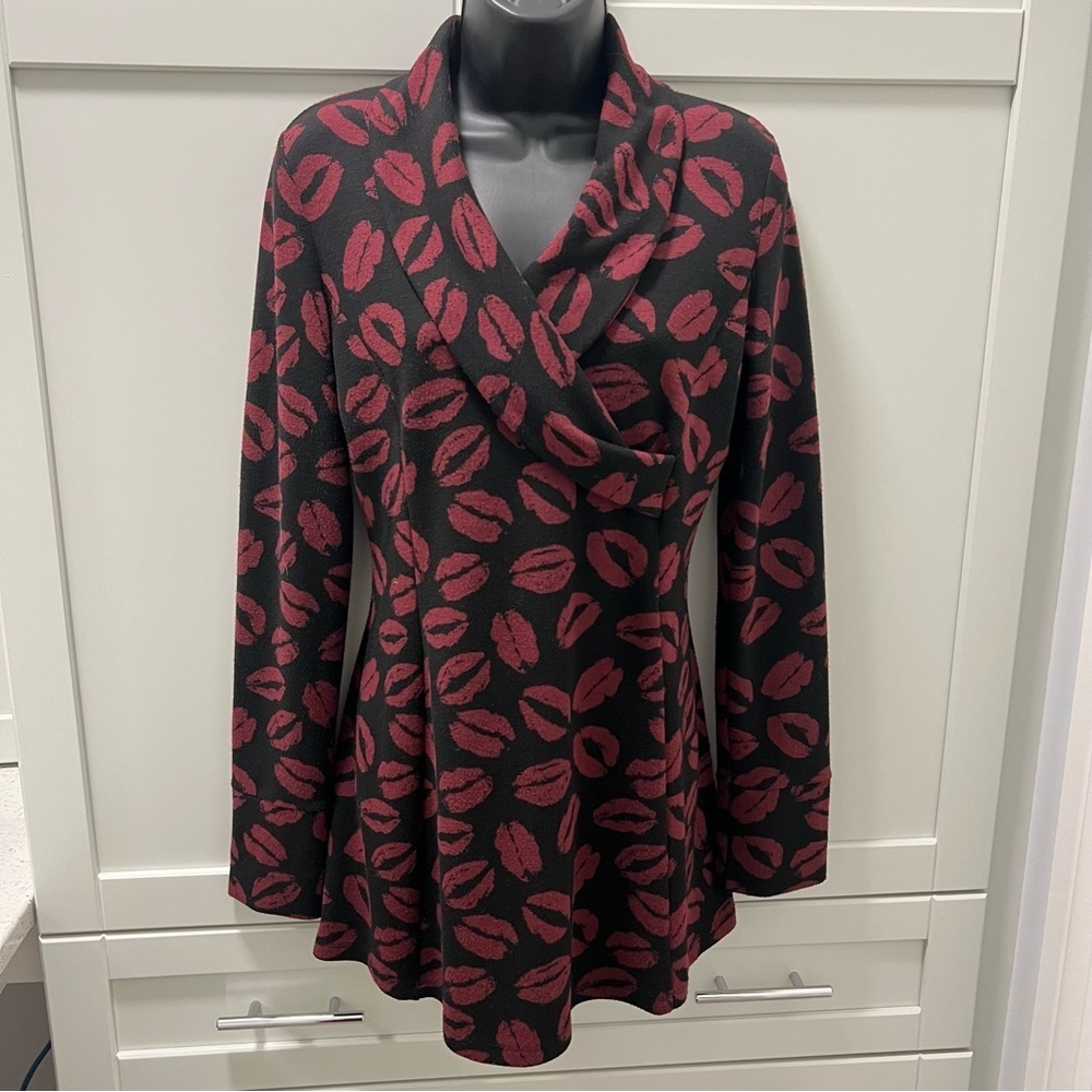 LUC FONTAINE Black w/ Red Lip Print Cowl V Neck | Top or Short Dress | Stretch 6